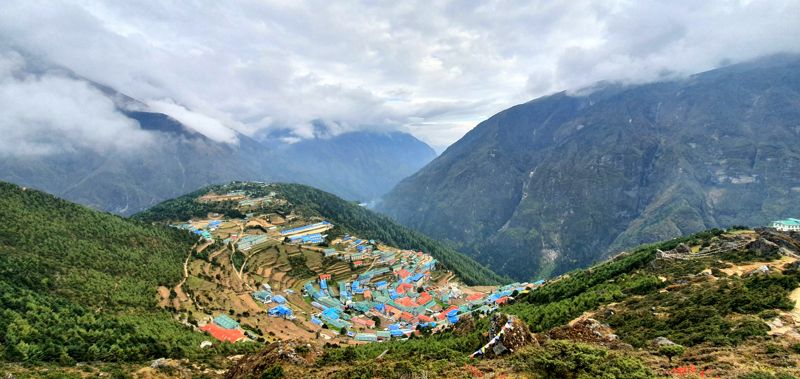 NAMCHE A OKOLÍ (1)