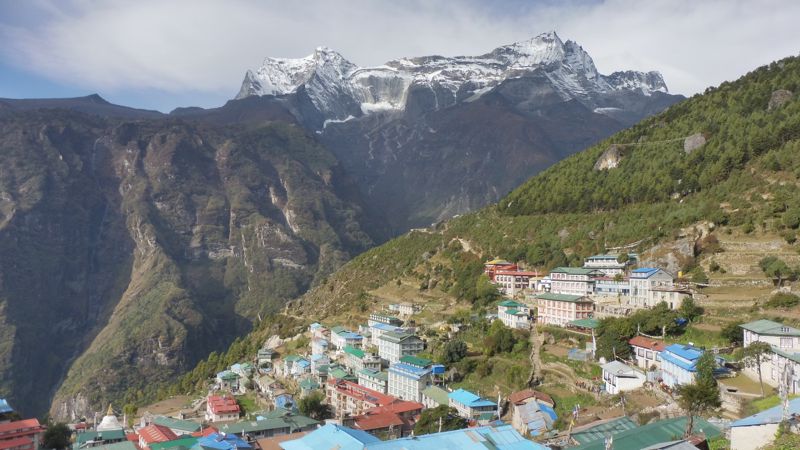 NAMCHE A OKOLÍ (2)